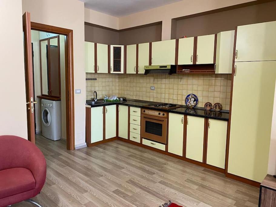 *Heart Of New Bazaar 1 Bed Apt* Apartment Tiranë Luaran gambar